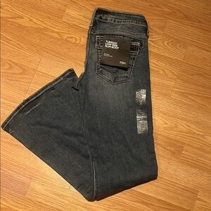 NWT Silver jeans. Tuesday low tide slim boot boot
